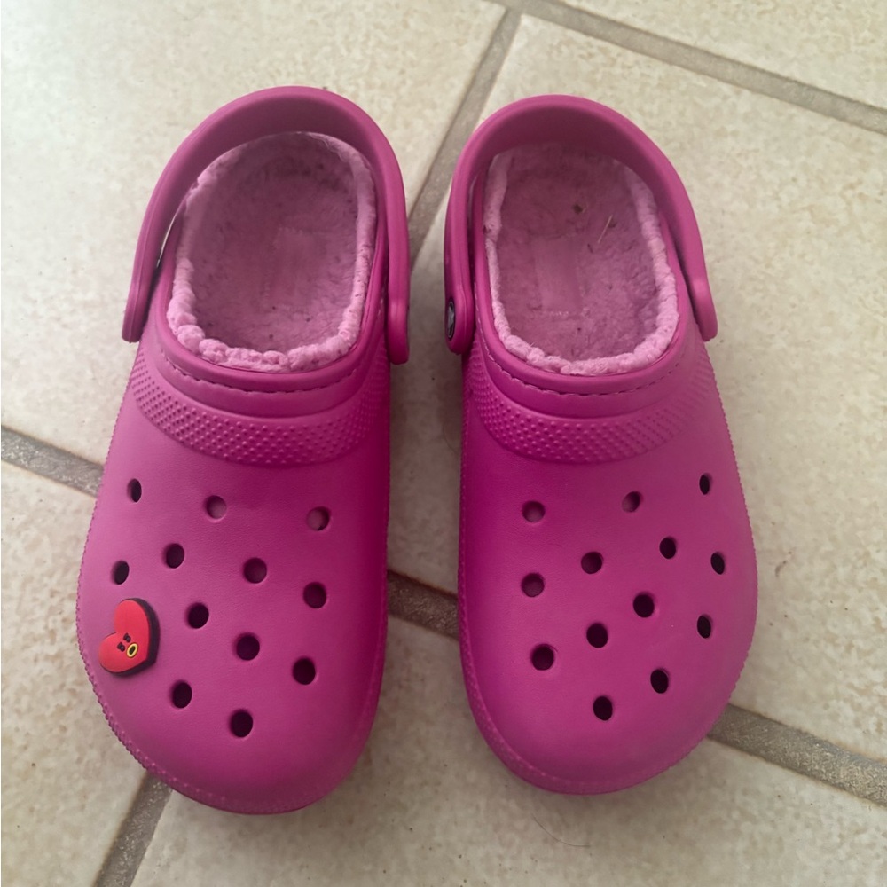 Pink Clogs with Heart Charm - Picture 2 of 5